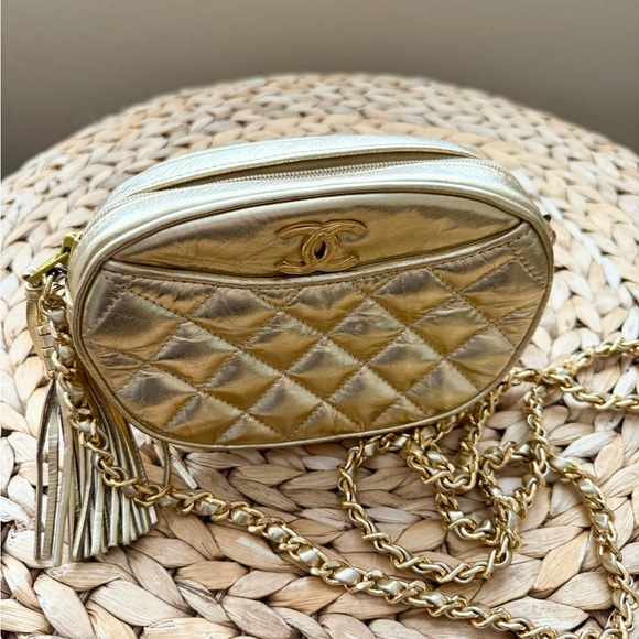 Vintage quilted gold fashion bag with tassel and chain strap - Picture 2 of 7